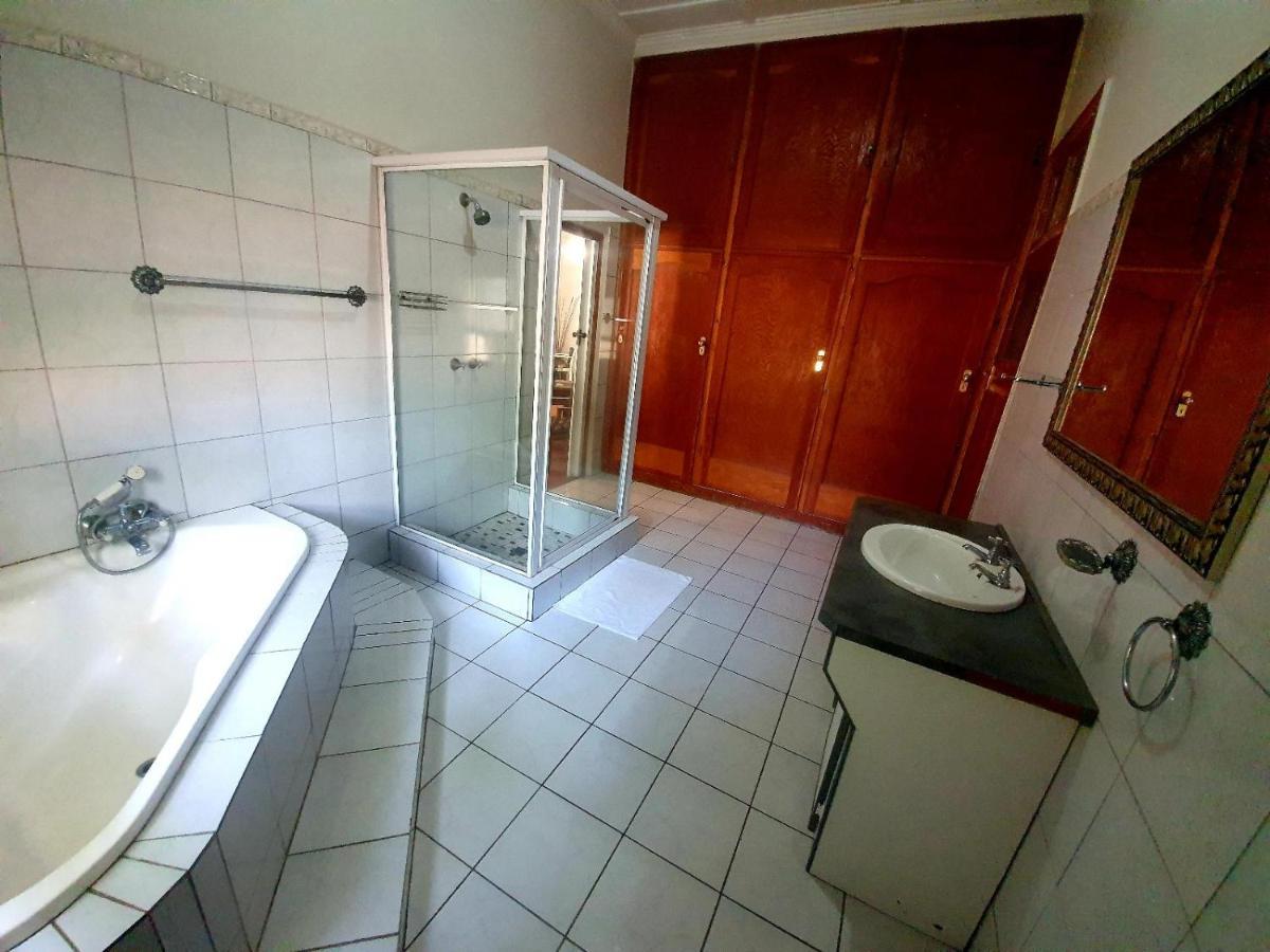Castello Guesthouse Vryburg Екстериор снимка