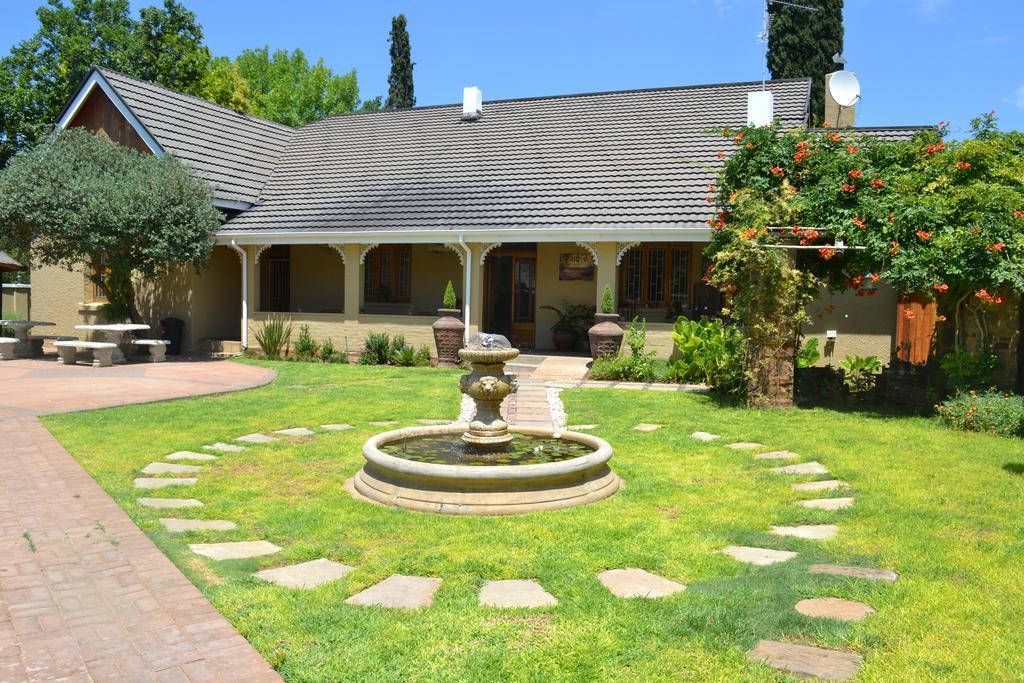 Castello Guesthouse Vryburg Екстериор снимка