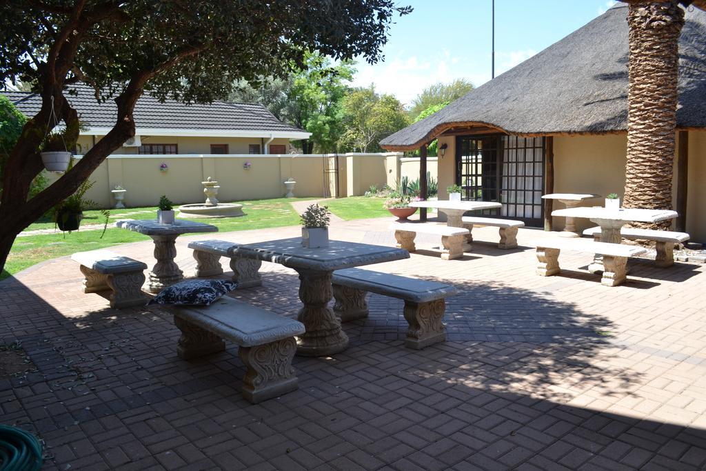 Castello Guesthouse Vryburg Екстериор снимка