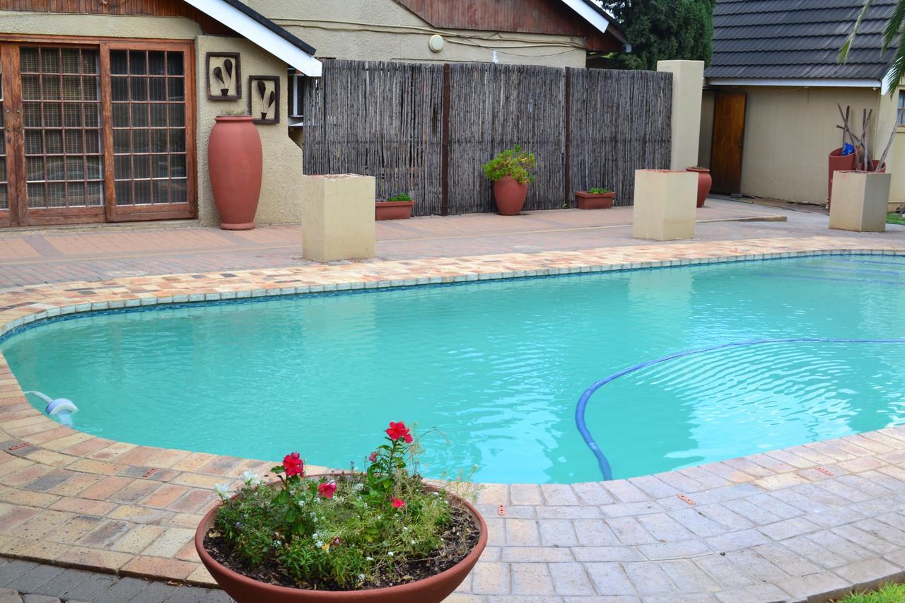 Castello Guesthouse Vryburg Екстериор снимка