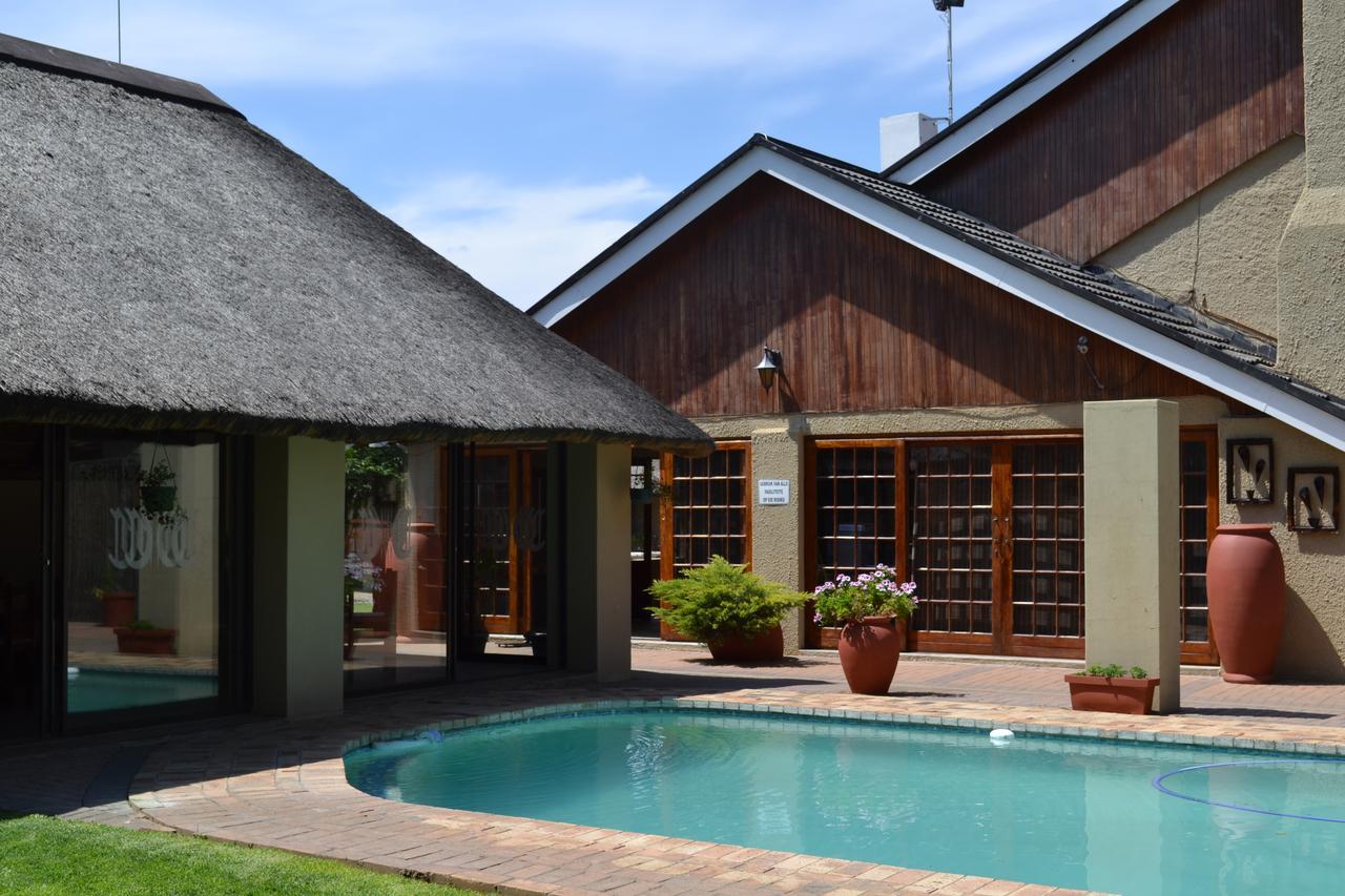 Castello Guesthouse Vryburg Екстериор снимка